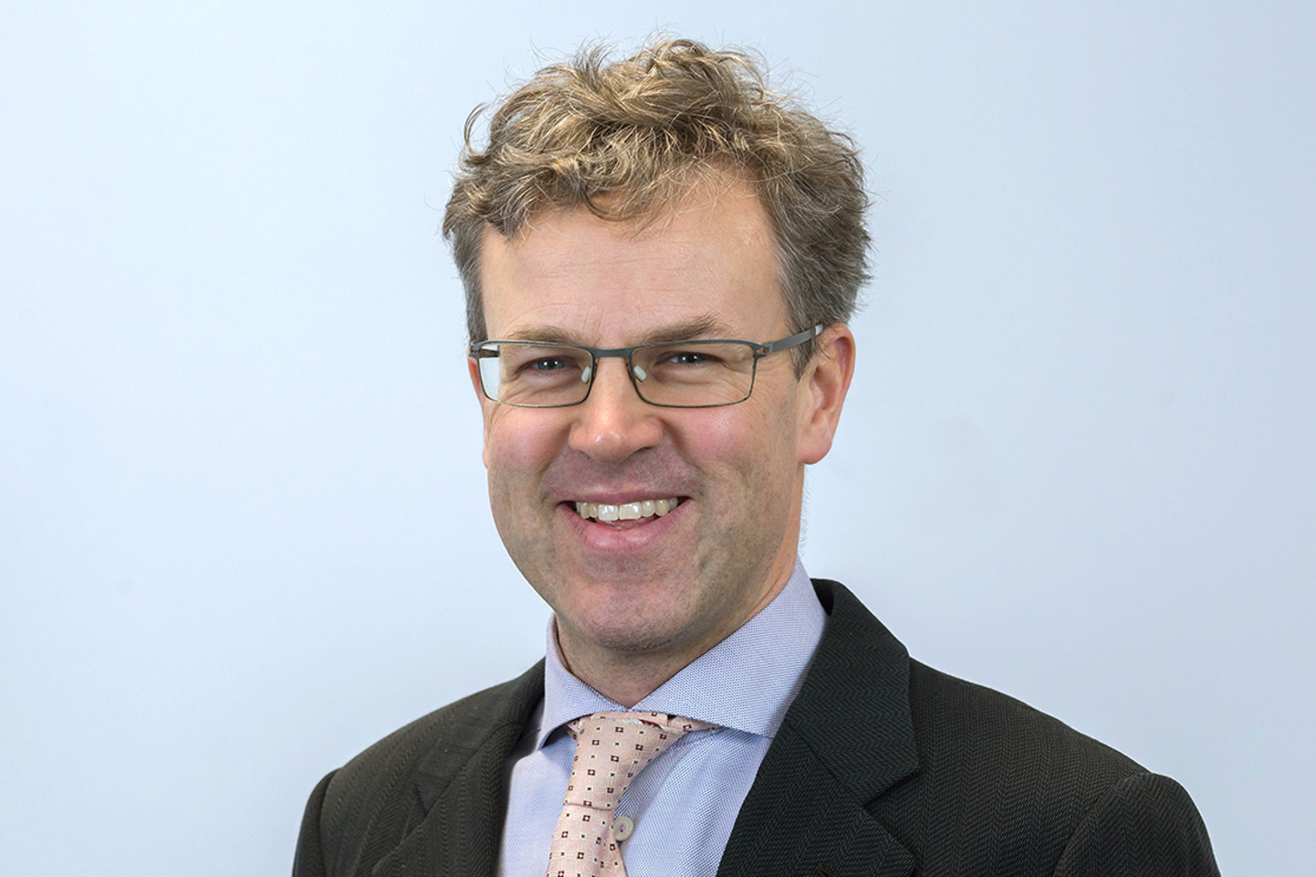 Headshot of Piers Dereham
