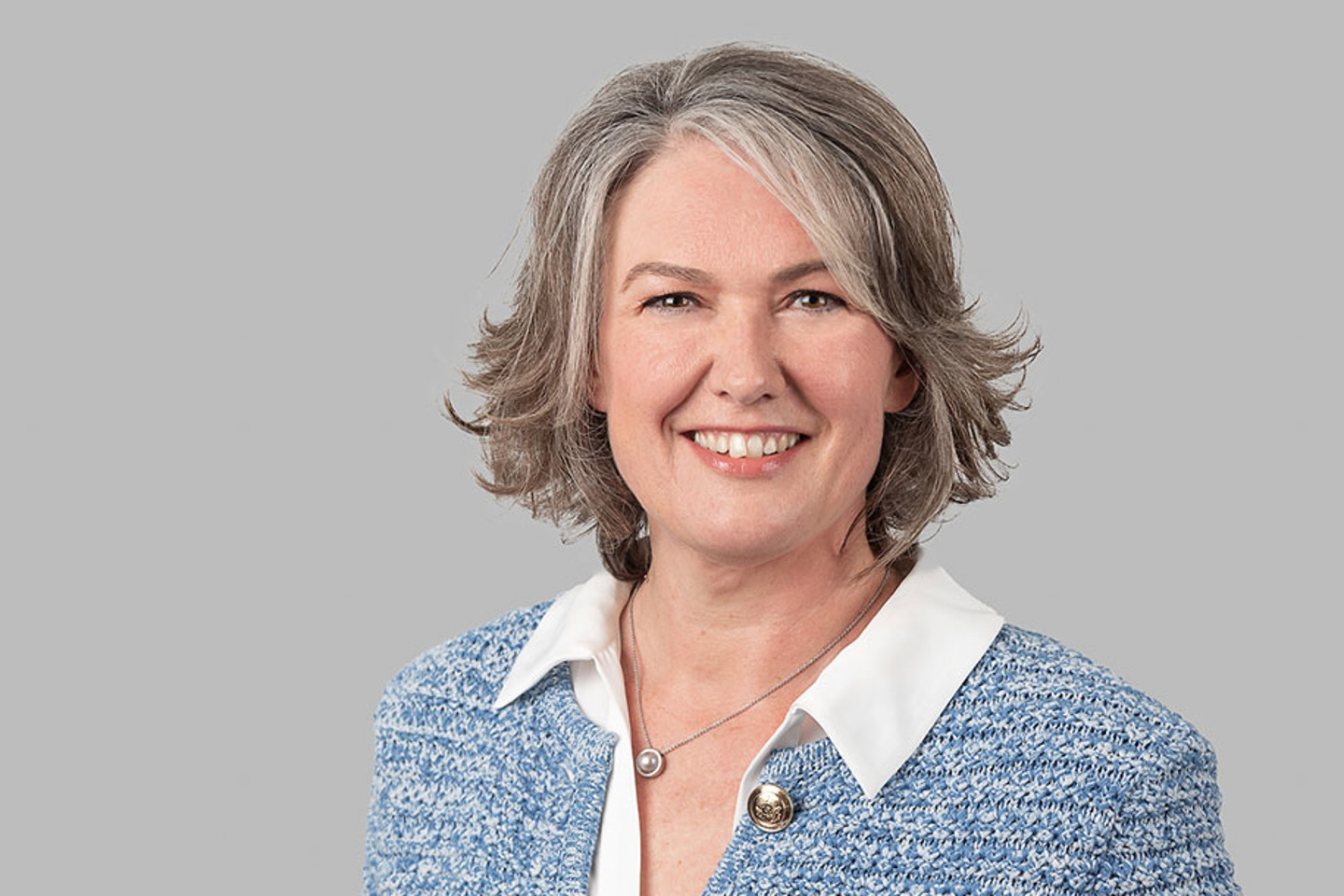 Headshot of Helen Ruelle