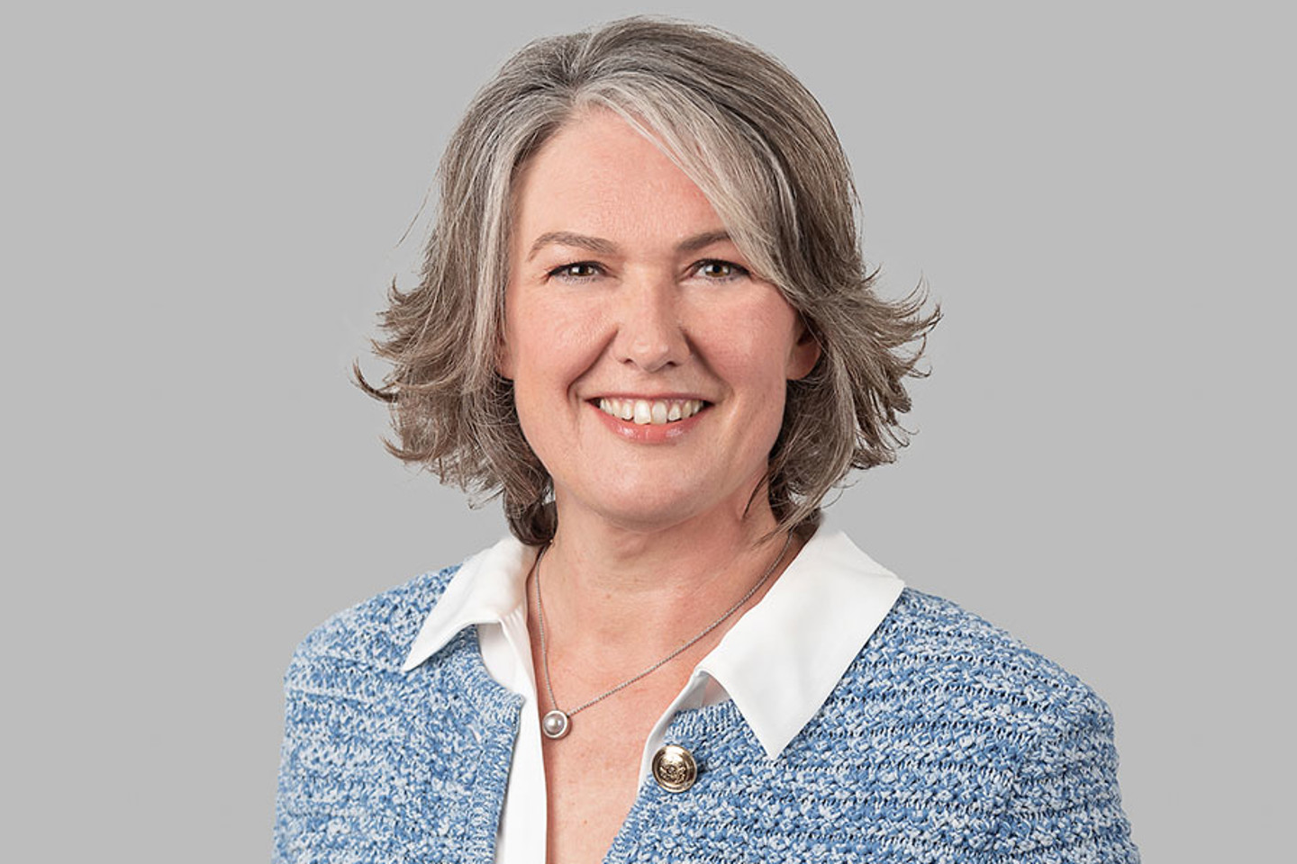 Headshot of Helen Ruelle