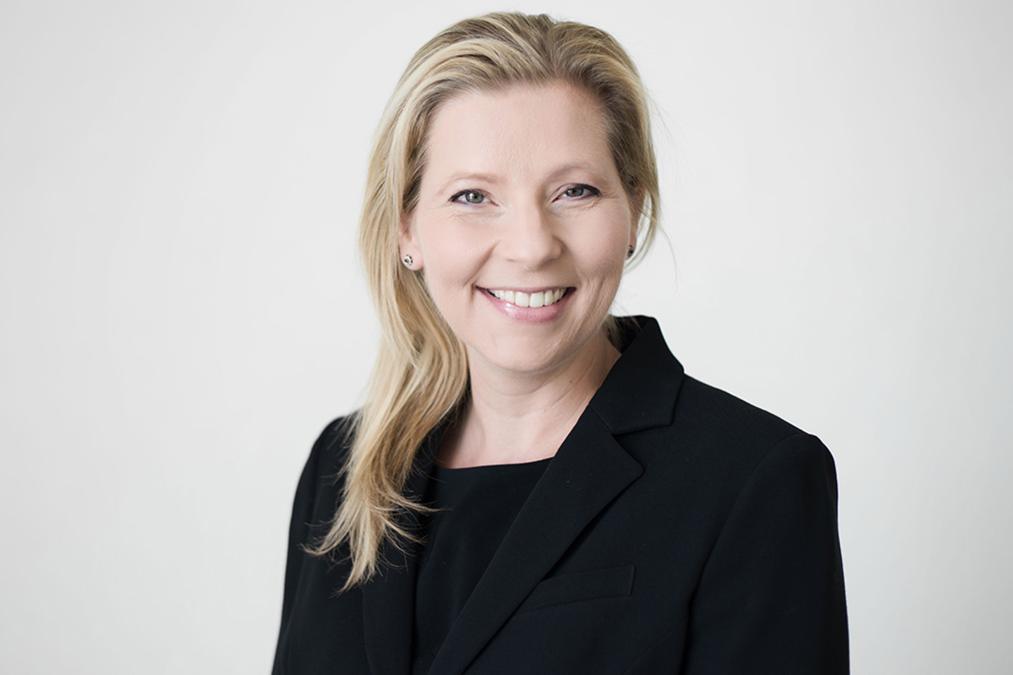 Headshot of Rachael Reynolds