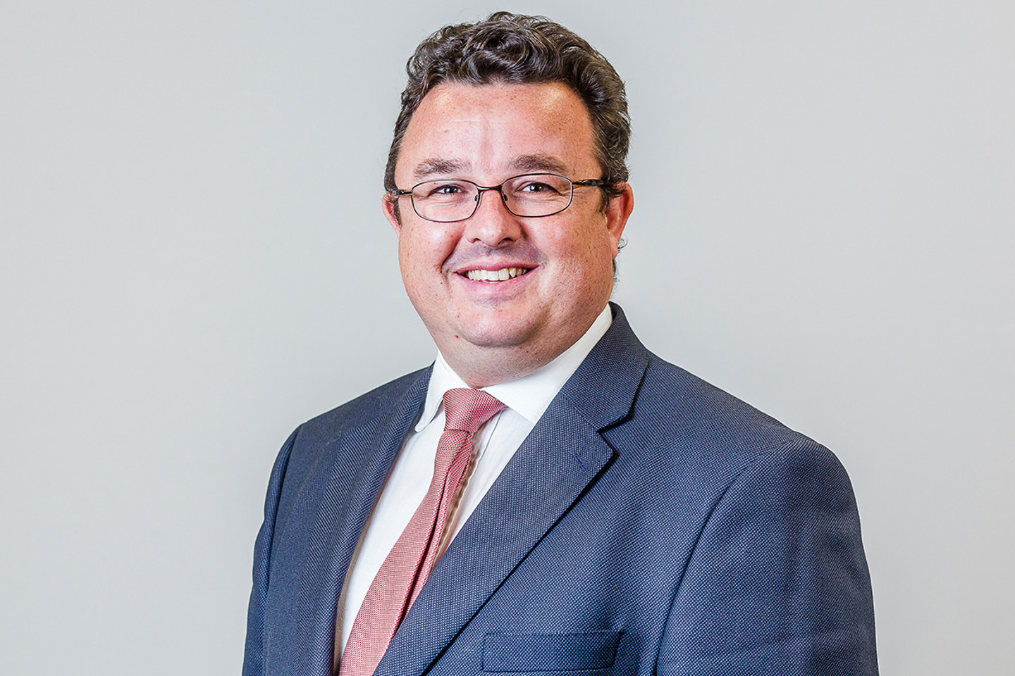 Headshot of Simon Schilder