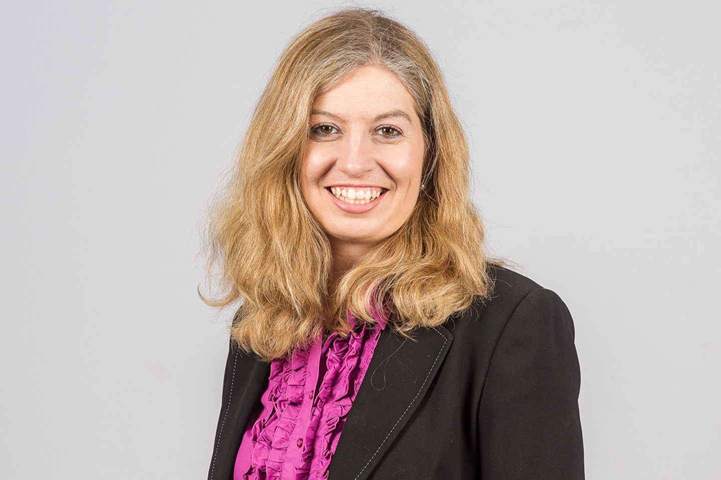 Headshot of Sandie Lyne