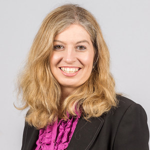 Headshot of Sandie Lyne