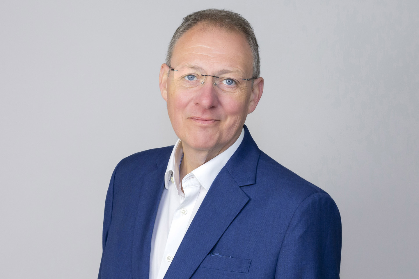 Headshot of Simon Davies